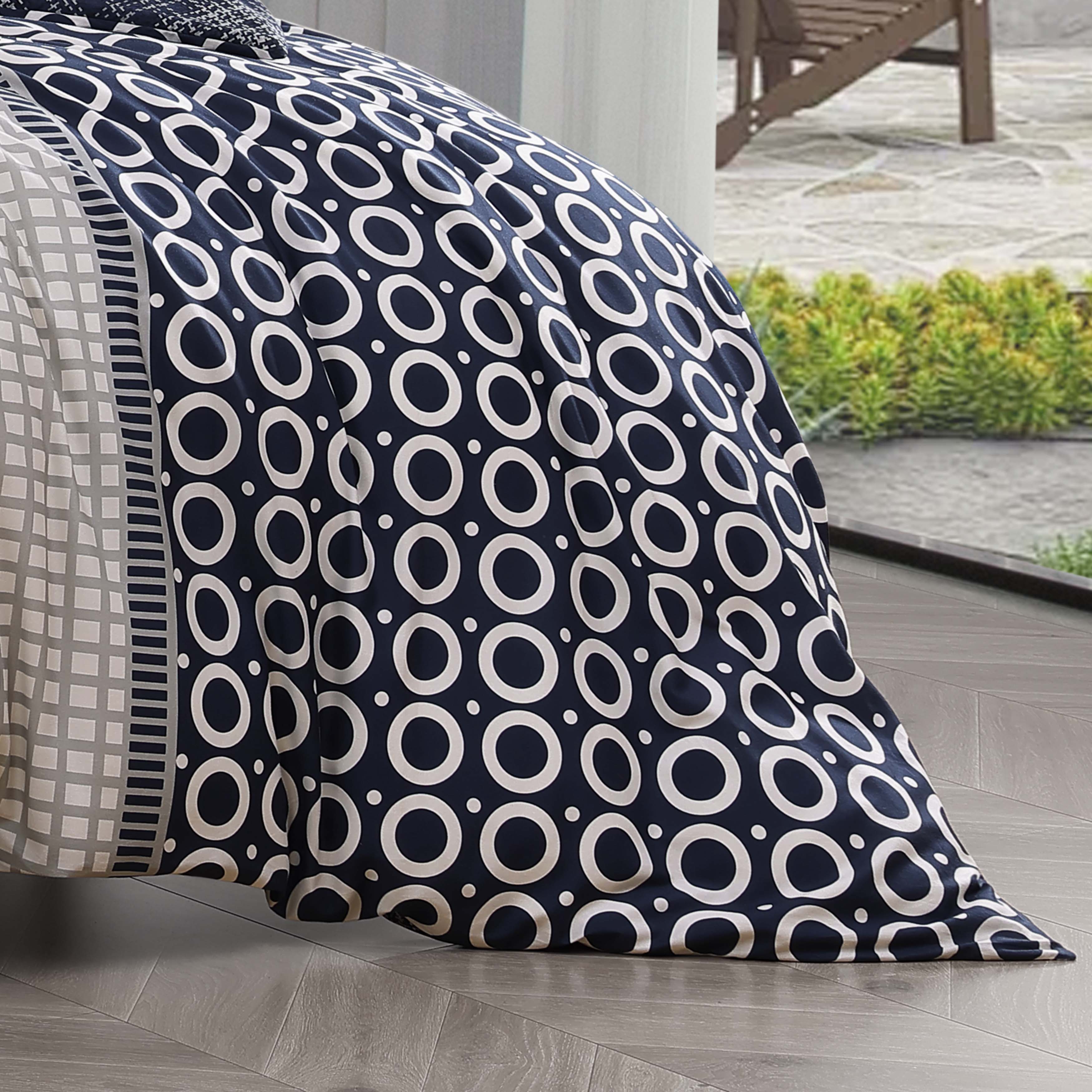 Latest Living Vertigeo 5 Piece Reversible Comforter Set