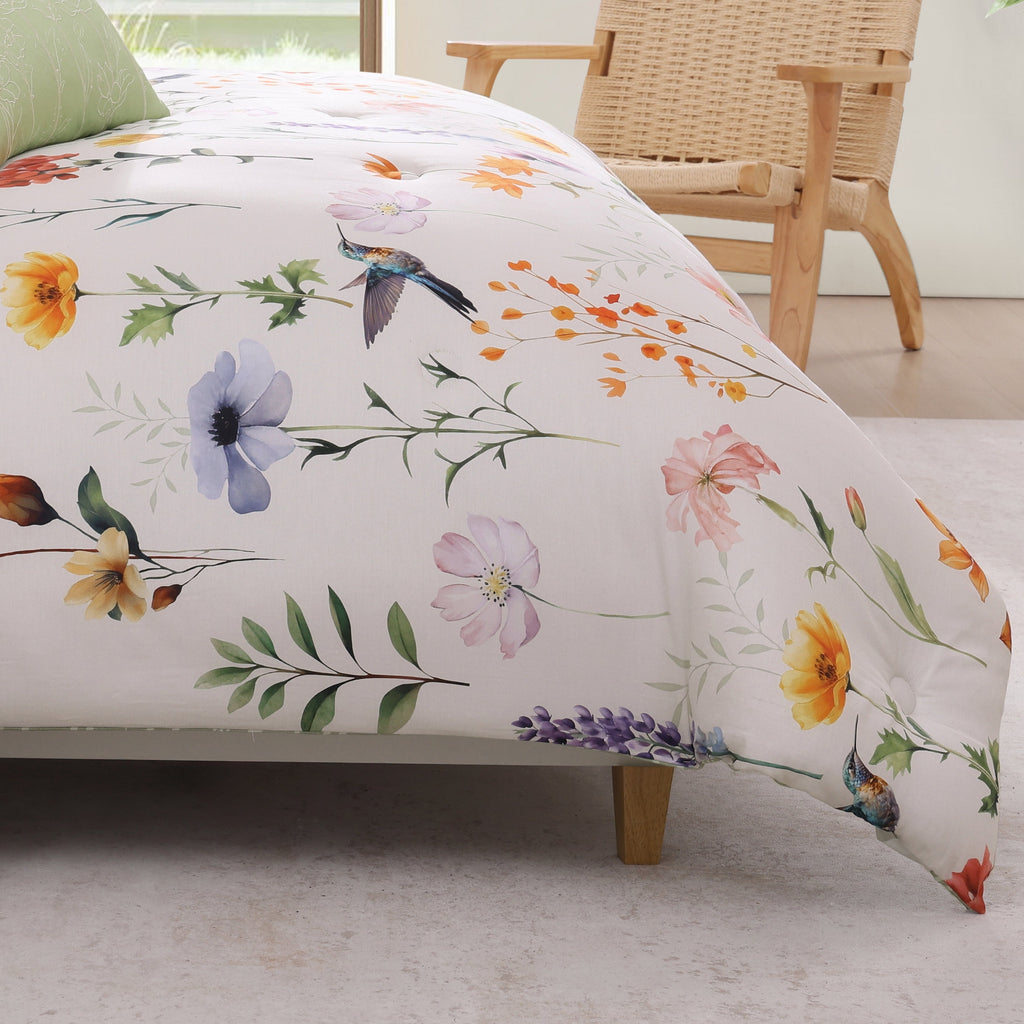 Latest Living Fresh Cut Flowers 5 Piece Reversible Comforter Set Comforter Sets By Latest Living